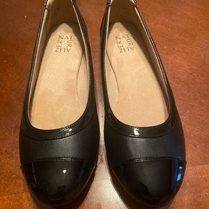 Naturalizer Soho Black Pat Leather flats size 9.5